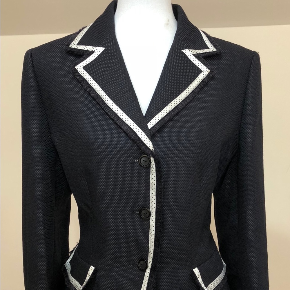 Women’s Tahari black blazer size 14